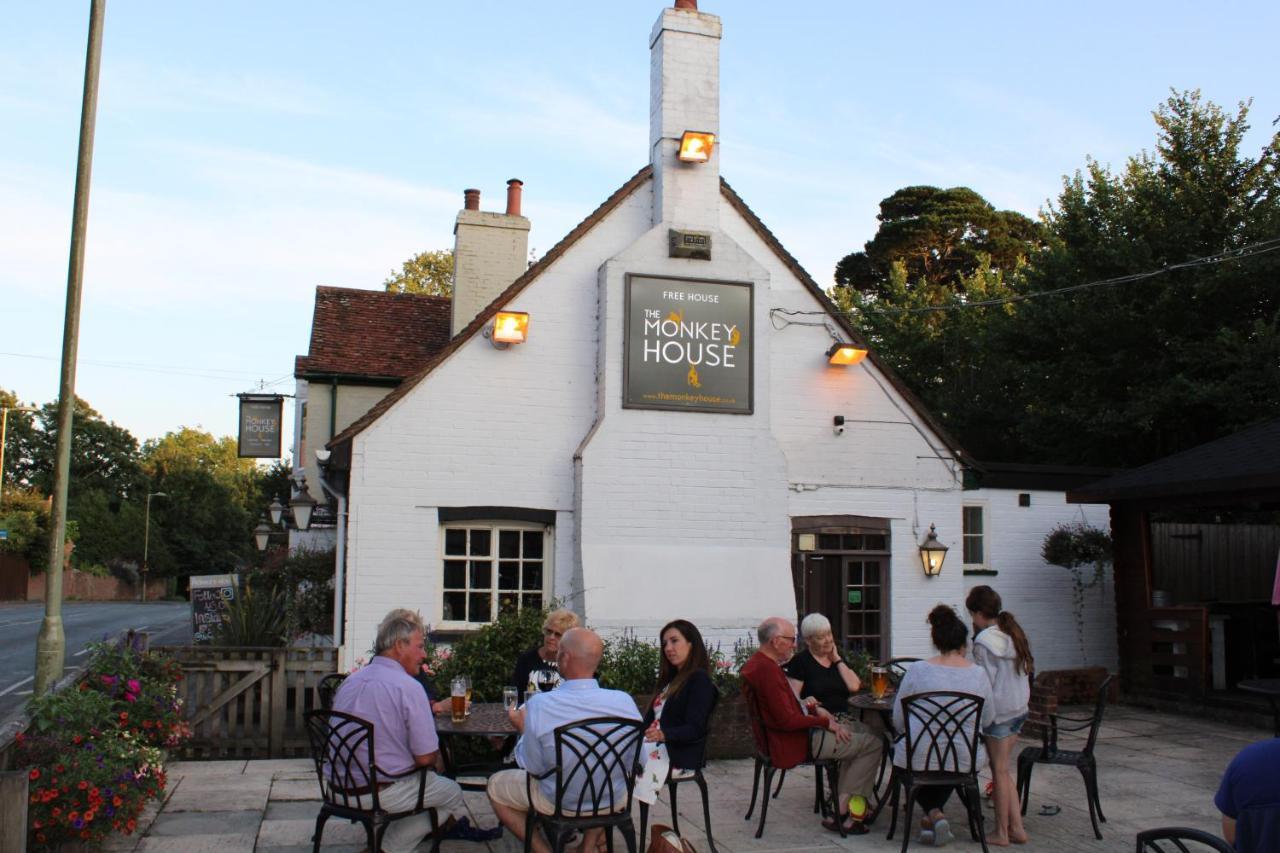 Hotel Monkey Brewhouse Lymington Esterno foto